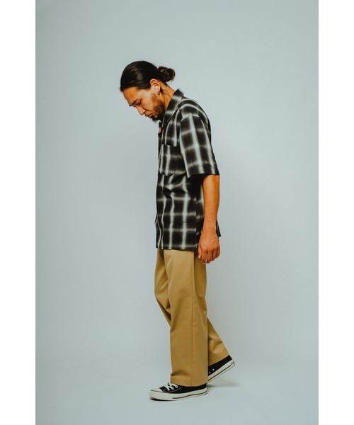 BIG MIKE（ビッグマイク）の「BIG MIKE ビックマイク/ 26春夏新作 セットアップ対応 オープンカラー半袖 レーヨンミックス オンブレチェックシャツ 脇スリットタイプ //// 102625530（シャツ/ブラウス・メンズ・ホワイト×ネイビー/ホワイト×グリーン/ブラック×ホワイト・X-LARGE/LARGE/MEDIUM）」の13枚目の写真