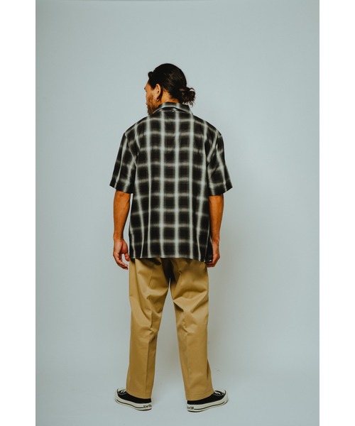 BIG MIKE（ビッグマイク）の「BIG MIKE ビックマイク/ 26春夏新作 セットアップ対応 オープンカラー半袖 レーヨンミックス オンブレチェックシャツ 脇スリットタイプ //// 102625530（シャツ/ブラウス・メンズ・ホワイト×ネイビー/ホワイト×グリーン/ブラック×ホワイト・X-LARGE/LARGE/MEDIUM）」の14枚目の写真