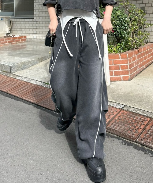 Alley Tokyo(アリートーキョー)の「パイピングウォッシュ加工イージーパンツ(その他パンツ・レディース・ブルー/ブラック・FREE)」の2枚目の写真