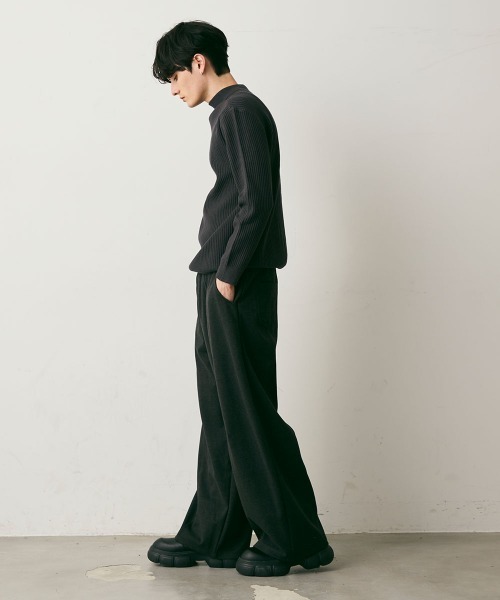 Shoowtime(ショウタイム)の「Cropped Rib Knit Sweater / クロップド丈リブニットセーター(ニット/セーター・メンズ・グレー/チャコールグレー/ライトグレー/ダークブラウン・LARGE/MEDIUM/X-LARGE)」の13枚目の写真