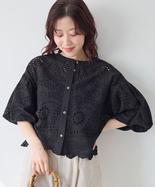 le.coeur blanc(ルクールブラン)の「カットワーク刺繍バルーンスリーブブラウス(シャツ/ブラウス・レディース・オフホワイト/ブラック・38)」の2枚目の写真