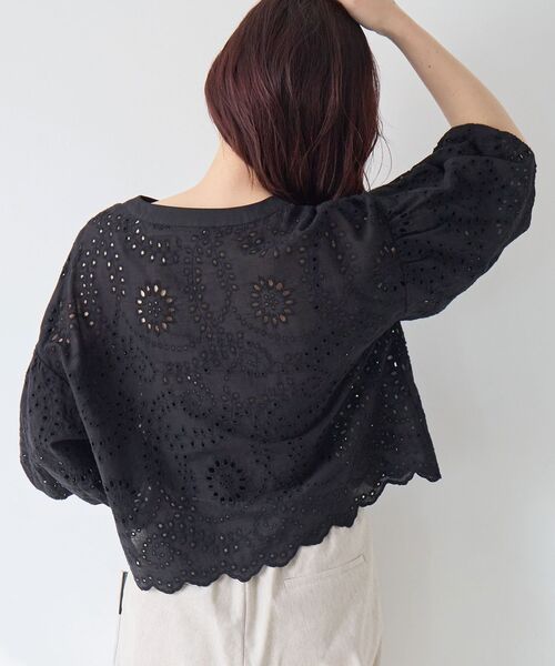 le.coeur blanc(ルクールブラン)の「カットワーク刺繍バルーンスリーブブラウス(シャツ/ブラウス・レディース・オフホワイト/ブラック・38)」の10枚目の写真