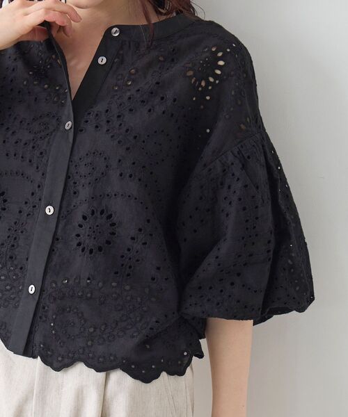 le.coeur blanc(ルクールブラン)の「カットワーク刺繍バルーンスリーブブラウス(シャツ/ブラウス・レディース・オフホワイト/ブラック・38)」の13枚目の写真