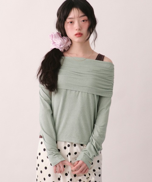 loin nuit(ロワンニュイ)の「glitter off shoulder tops / グリッターオフショルダートップス(Tシャツ/カットソー・レディース・ライトグリーン/ネイビー・FREE)」の2枚目の写真