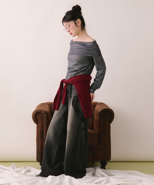 loin nuit(ロワンニュイ)の「glitter off shoulder tops / グリッターオフショルダートップス(Tシャツ/カットソー・レディース・ライトグリーン/ネイビー・FREE)」の9枚目の写真