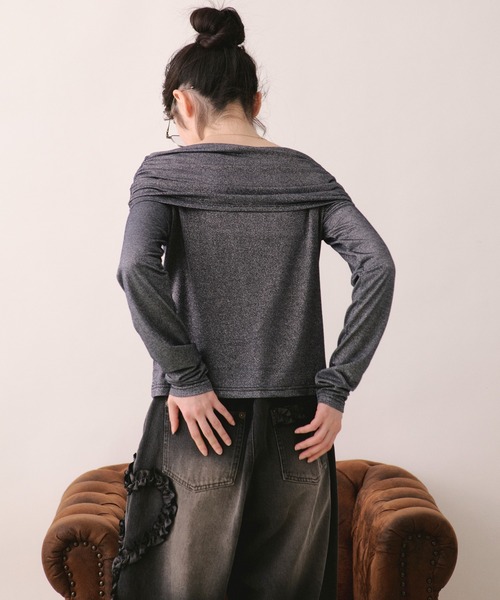 loin nuit(ロワンニュイ)の「glitter off shoulder tops / グリッターオフショルダートップス(Tシャツ/カットソー・レディース・ライトグリーン/ネイビー・FREE)」の13枚目の写真