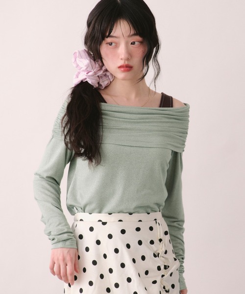 loin nuit(ロワンニュイ)の「glitter off shoulder tops / グリッターオフショルダートップス(Tシャツ/カットソー・レディース・ライトグリーン/ネイビー・FREE)」の21枚目の写真