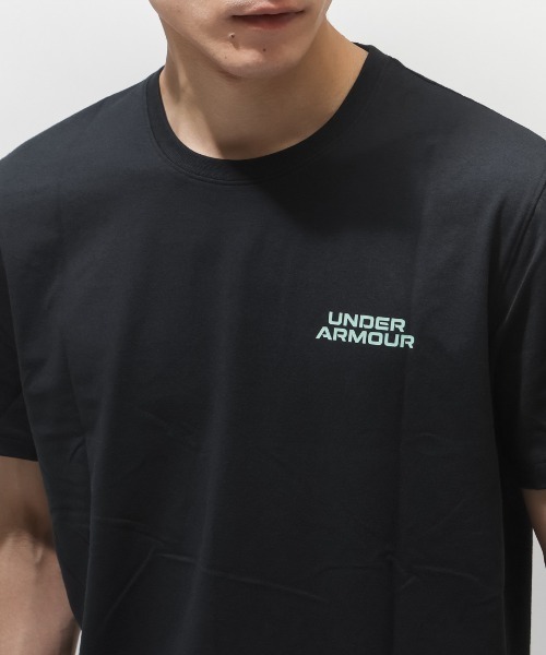 UNDER ARMOUR（アンダーアーマー）の「【別注】アンダーアーマー  UAパフォーマンスコットン グラフィック ショートスリーブ Tシャツ 限定コラボ（Tシャツ/カットソー・メンズ・ブラック/ホワイト/ダークブルー・S/M/L/LL/3L）」の6枚目の写真