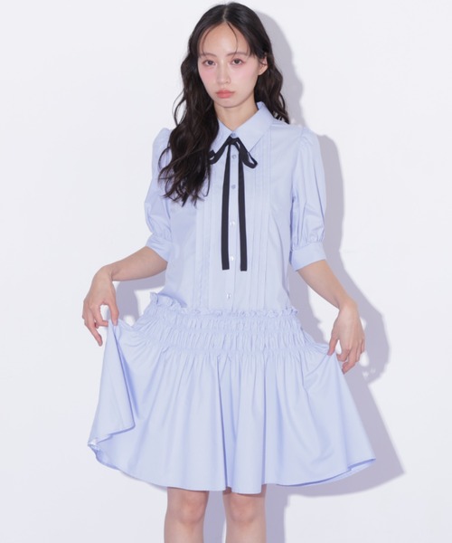 JILL by JILL STUART（ジルバイジルスチュアート）の「シャーリングミニシャツワンピース（ワンピース・レディース・ブルー/ホワイト系その他・FREE）」の2枚目の写真