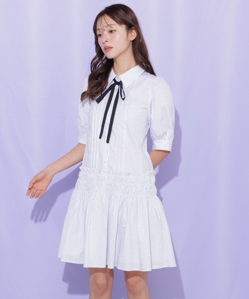 JILL by JILL STUART（ジルバイジルスチュアート）の「シャーリングミニシャツワンピース（ワンピース・レディース・ブルー/ホワイト系その他・FREE）」の4枚目の写真