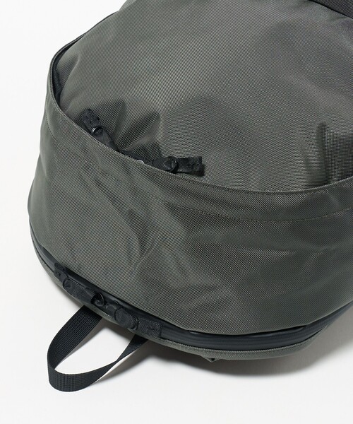 UNITED ARROWS(ユナイテッドアローズ)の「【別注】<LC by LOWERCASE>DAYPACK LC01/バックパック(バックパック/リュック・メンズ・ダークグレー・FREE)」の17枚目の写真