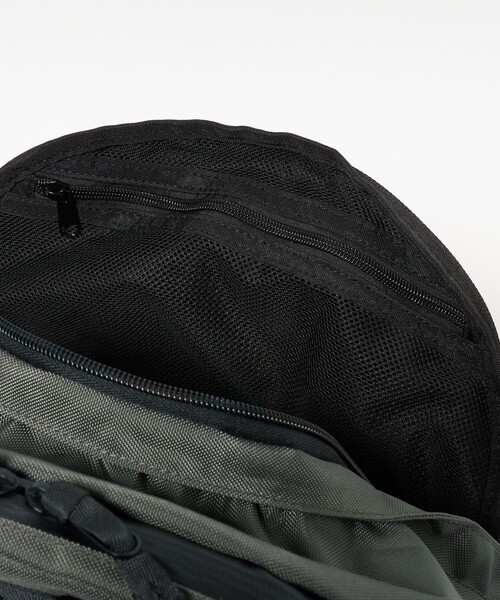 UNITED ARROWS(ユナイテッドアローズ)の「【別注】<LC by LOWERCASE>DAYPACK LC01/バックパック(バックパック/リュック・メンズ・ダークグレー・FREE)」の13枚目の写真