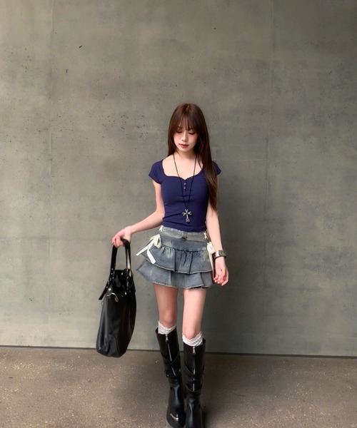 VEILA(ヴェイラ)の「ハートネック ボタン リブトップス(Tシャツ/カットソー・レディース・ネイビー/ラベンダー/ホワイト・フリー)」の17枚目の写真