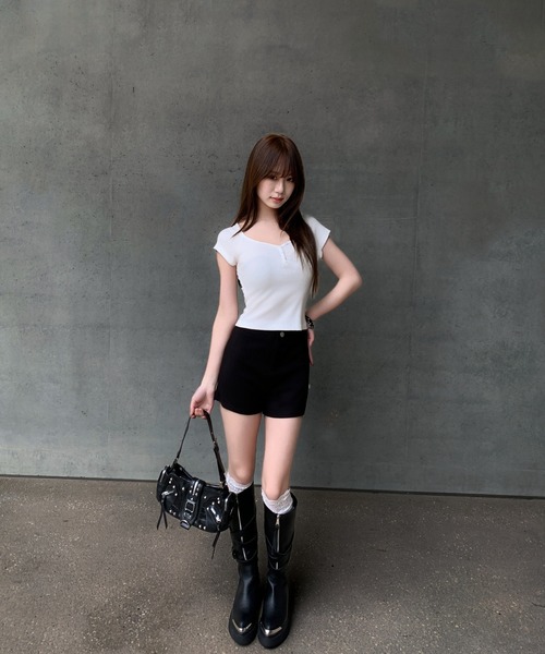VEILA(ヴェイラ)の「ハートネック ボタン リブトップス(Tシャツ/カットソー・レディース・ネイビー/ラベンダー/ホワイト・フリー)」の7枚目の写真