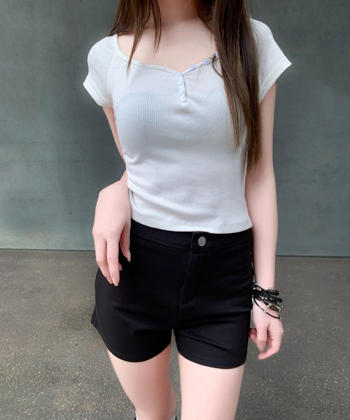 VEILA(ヴェイラ)の「ハートネック ボタン リブトップス(Tシャツ/カットソー・レディース・ネイビー/ラベンダー/ホワイト・フリー)」の5枚目の写真