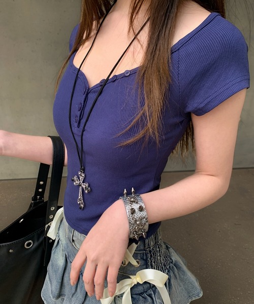 VEILA(ヴェイラ)の「ハートネック ボタン リブトップス(Tシャツ/カットソー・レディース・ネイビー/ラベンダー/ホワイト・フリー)」の13枚目の写真