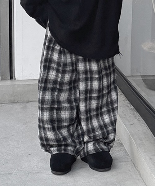 YACA(ヤーカ)の「Check Easy Wide Pants/チェックイージーワイドパンツ(デニムパンツ・レディース・ブラック/ブラウン・FREE)」の1枚目の写真