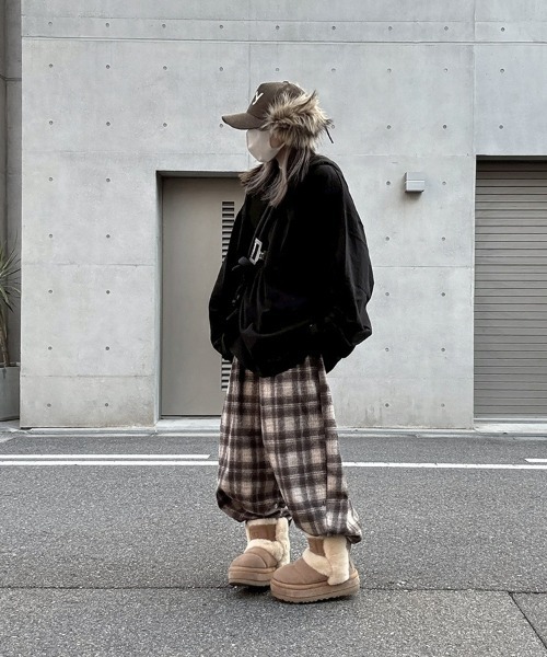 YACA(ヤーカ)の「Check Easy Wide Pants/チェックイージーワイドパンツ(デニムパンツ・レディース・ブラック/ブラウン・FREE)」の4枚目の写真