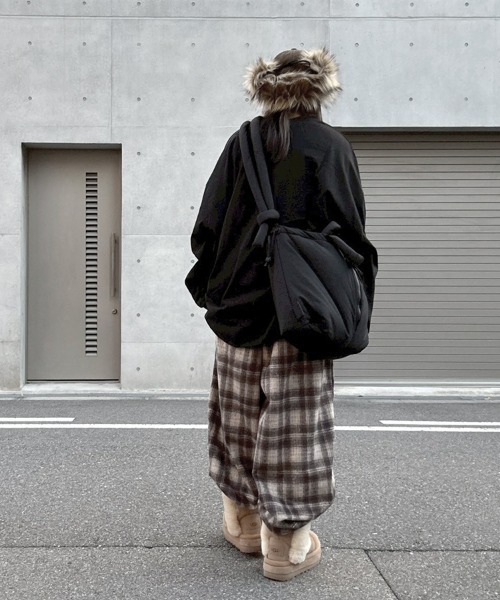 YACA(ヤーカ)の「Check Easy Wide Pants/チェックイージーワイドパンツ(デニムパンツ・レディース・ブラック/ブラウン・FREE)」の5枚目の写真