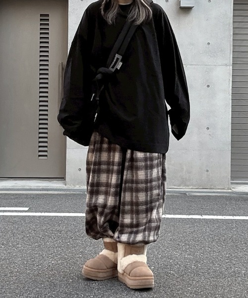 YACA(ヤーカ)の「Check Easy Wide Pants/チェックイージーワイドパンツ(デニムパンツ・レディース・ブラック/ブラウン・FREE)」の8枚目の写真