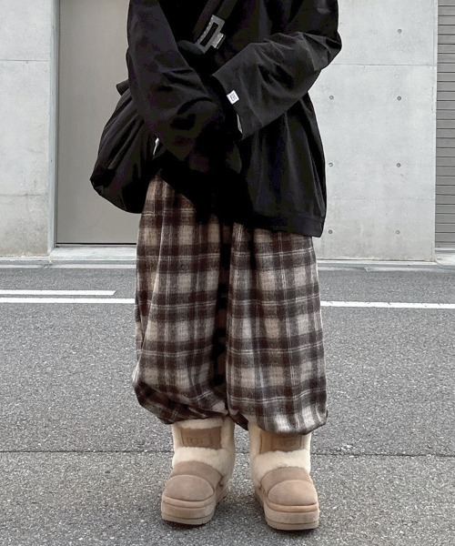 YACA(ヤーカ)の「Check Easy Wide Pants/チェックイージーワイドパンツ(デニムパンツ・レディース・ブラック/ブラウン・FREE)」の10枚目の写真