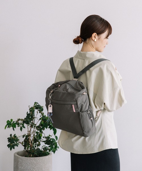 Beau're(ヴュレ)の「BEAURE 撥水ナイロン 3WAYリュックトート(ショルダーバッグ・レディース・ブラック/グレー/セージグリーン・FREE)」の17枚目の写真