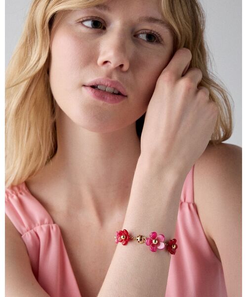 kate spade new york（ケイトスペード ニューヨーク）の「サマー デイズ フラワー スキャッター ブレスレット（ブレスレット・レディース・レッド・ONESIZE）」の2枚目の写真