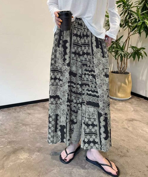 LOWO(ロワ)の「レオパード柄から花柄まで!柄アソートイージーパンツ ウエストゴム フレア ワイドパンツ リラックスパンツ(その他パンツ・レディース・ブラック系その他/ベージュ系その他/ブラウン系その他/ブルー系その他/ブラックミックス/ブラック×ホワイト/ブラック系その他2・FREE)」の1枚目の写真
