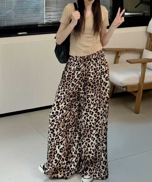 LOWO(ロワ)の「レオパード柄から花柄まで!柄アソートイージーパンツ ウエストゴム フレア ワイドパンツ リラックスパンツ(その他パンツ・レディース・ブラック系その他/ベージュ系その他/ブラウン系その他/ブルー系その他/ブラックミックス/ブラック×ホワイト/ブラック系その他2・FREE)」の17枚目の写真