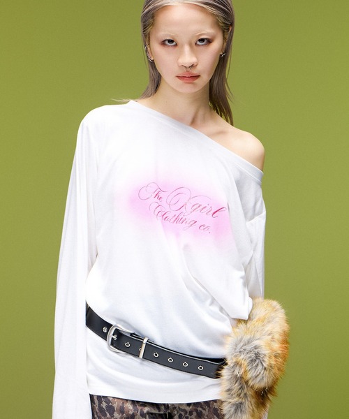 X-girl(エックスガール)の「SCRIPT LOGO ONE SHOULDER L/S TEE(Tシャツ/カットソー・レディース・ホワイト/ブラック/オリーブ・ONE SIZE)」の4枚目の写真