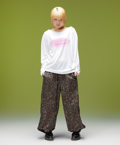 X-girl(エックスガール)の「SCRIPT LOGO ONE SHOULDER L/S TEE(Tシャツ/カットソー・レディース・ホワイト/ブラック/オリーブ・ONE SIZE)」の13枚目の写真