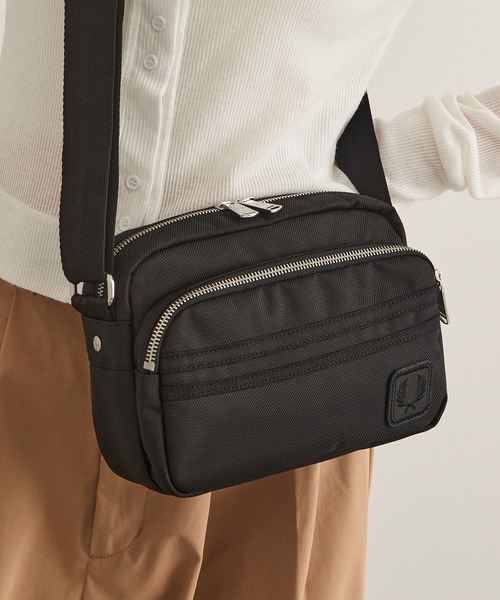 FRED PERRY（フレッドペリー）の「【FRED PERRY】BALLISTIC SIDE BAG L3345（ショルダーバッグ・メンズ・ブラック・FREE）」の4枚目の写真