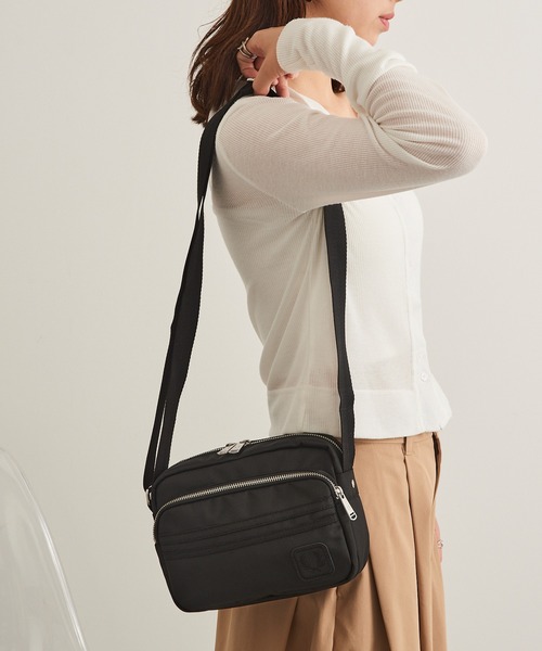 FRED PERRY（フレッドペリー）の「【FRED PERRY】BALLISTIC SIDE BAG L3345（ショルダーバッグ・メンズ・ブラック・FREE）」の2枚目の写真