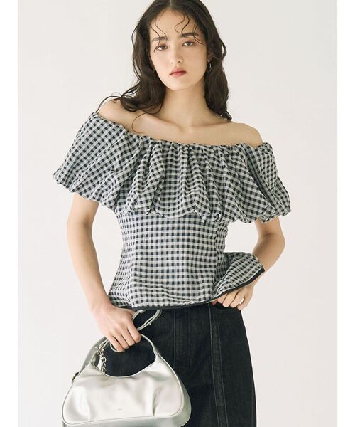 LAGUNAMOON(ラグナムーン)の「シアーチェックバルーンオフショルブラウス 【夏服】【半袖】【シアートップス】(シャツ/ブラウス・レディース・ライトブルー/ブラック/アイボリー・FREE)」の2枚目の写真