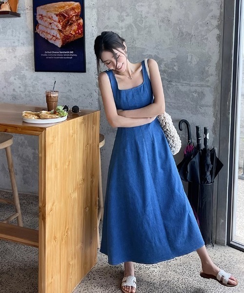 FAVORITO（ファヴォリート）の「ノースリーブデニムワンピース（ワンピース・レディース・ブルー・S/M/L/XL）」の17枚目の写真