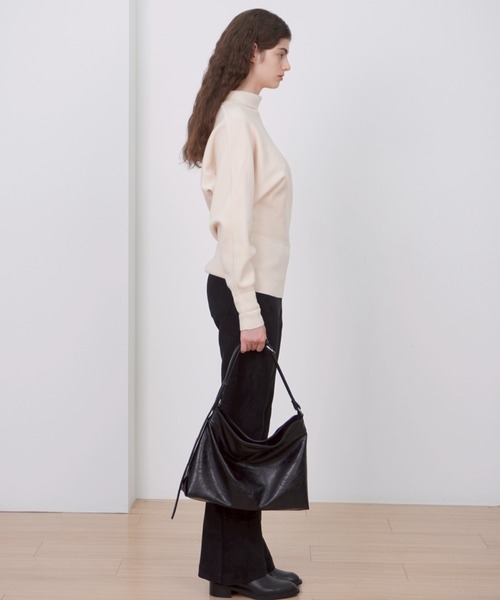 Never mind the XU / Chikashitsu+(ネバーマインド ザ エックスユー / チカシツプラス)の「【HAH ARCHIVE】Contour Belted Bag(Faux Leather) / 【ハーアーカイブ】コントゥアベルテッドワンショルダーバッグ(フォーレザー)(ショルダーバッグ・メンズ・ブラック・ONE SIZE)」の17枚目の写真