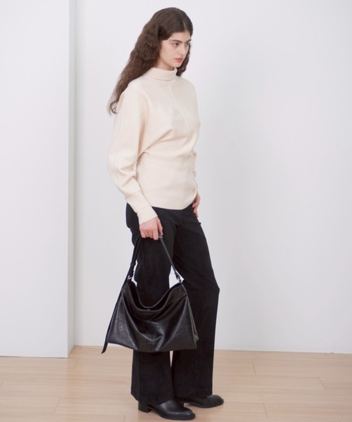 Never mind the XU / Chikashitsu+(ネバーマインド ザ エックスユー / チカシツプラス)の「【HAH ARCHIVE】Contour Belted Bag(Faux Leather) / 【ハーアーカイブ】コントゥアベルテッドワンショルダーバッグ(フォーレザー)(ショルダーバッグ・メンズ・ブラック・ONE SIZE)」の20枚目の写真
