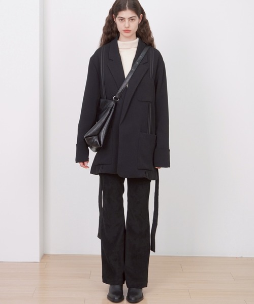 Never mind the XU / Chikashitsu+(ネバーマインド ザ エックスユー / チカシツプラス)の「【HAH ARCHIVE】Contour Belted Bag(Faux Leather) / 【ハーアーカイブ】コントゥアベルテッドワンショルダーバッグ(フォーレザー)(ショルダーバッグ・メンズ・ブラック・ONE SIZE)」の10枚目の写真