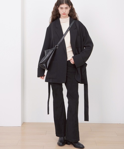 Never mind the XU / Chikashitsu+(ネバーマインド ザ エックスユー / チカシツプラス)の「【HAH ARCHIVE】Contour Belted Bag(Faux Leather) / 【ハーアーカイブ】コントゥアベルテッドワンショルダーバッグ(フォーレザー)(ショルダーバッグ・メンズ・ブラック・ONE SIZE)」の14枚目の写真