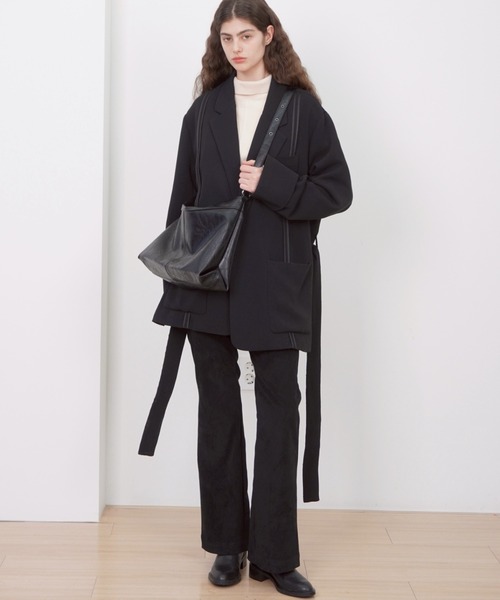Never mind the XU / Chikashitsu+(ネバーマインド ザ エックスユー / チカシツプラス)の「【HAH ARCHIVE】Contour Belted Bag(Faux Leather) / 【ハーアーカイブ】コントゥアベルテッドワンショルダーバッグ(フォーレザー)(ショルダーバッグ・メンズ・ブラック・ONE SIZE)」の13枚目の写真