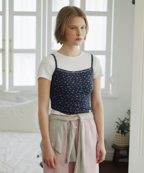 AFTERHOURS(アフターアワーズ)の「FLORAL CAMISOLE (NAVY)(Tシャツ/カットソー・レディース・ネイビー・FREE)」の2枚目の写真