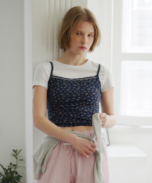 AFTERHOURS(アフターアワーズ)の「FLORAL CAMISOLE (NAVY)(Tシャツ/カットソー・レディース・ネイビー・FREE)」の3枚目の写真