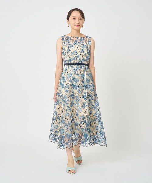 ANAYI(アナイ)の「ラーレエンブロイダリーフレア ワンピース(ドレス・レディース・ネイビー/ベージュ・38/36/34)」の11枚目の写真