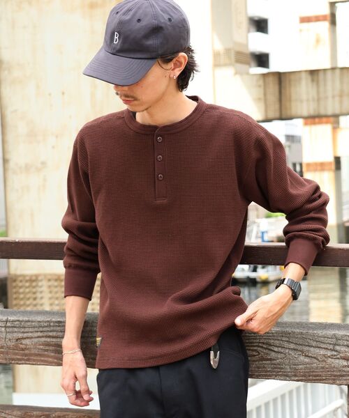 BEN DAVIS(ベンデイビス)の「【BEN DAVIS】WAFFLE L/S HENLEY / ワッフル ヘンリーネック ロンT ユニセックス 長袖 サーマル(Tシャツ/カットソー・メンズ・グレー/ブラウン/オフホワイト/ホワイト/ブラック・MEDIUM/X-LARGE/LARGE)」の6枚目の写真
