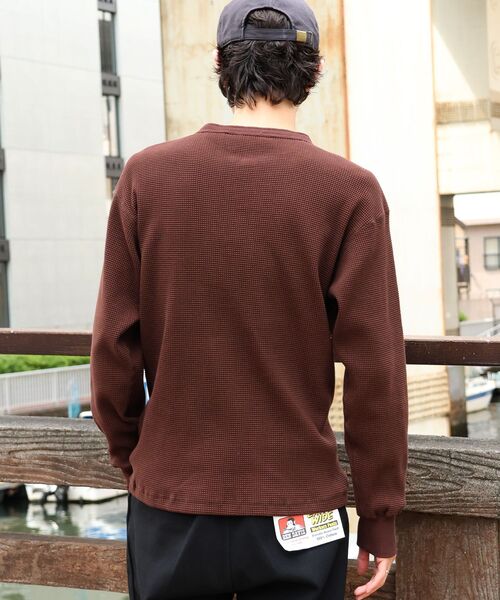 BEN DAVIS(ベンデイビス)の「【BEN DAVIS】WAFFLE L/S HENLEY / ワッフル ヘンリーネック ロンT ユニセックス 長袖 サーマル(Tシャツ/カットソー・メンズ・グレー/ブラウン/オフホワイト/ホワイト/ブラック・MEDIUM/X-LARGE/LARGE)」の7枚目の写真