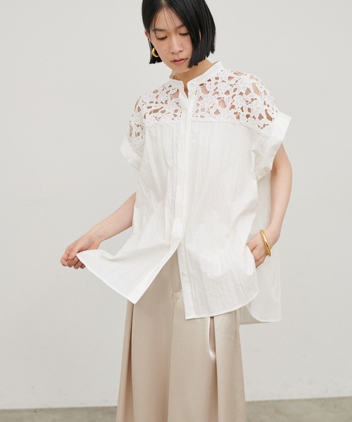 LARUTA(ラルータ)の「【LARUTA】刺繍レースドロップショルダーシャツ(シャツ/ブラウス・レディース・カーキ/オフホワイト/ブラック/ストライプ・FREE)」の1枚目の写真