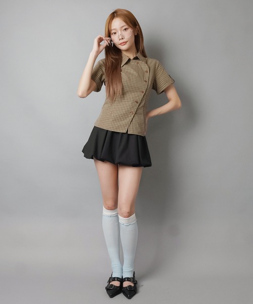 SPINNS(スピンズ)の「チェック柄半袖シャツ/アシンメトリーボタン/韓国ガーリー(シャツ/ブラウス・レディース・グレイッシュベージュ/ネイビー/ブラウン・ONESIZE)」の9枚目の写真
