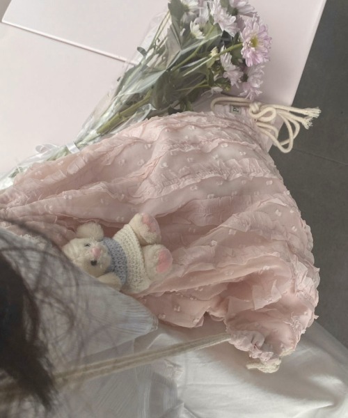 pyornim(ピョルニム)の「【26年夏新作】ふわふわ シフォン フリル シャーリング ナップサック(バックパック/リュック・レディース・ピンク/アイボリー/オフホワイト・F)」の4枚目の写真
