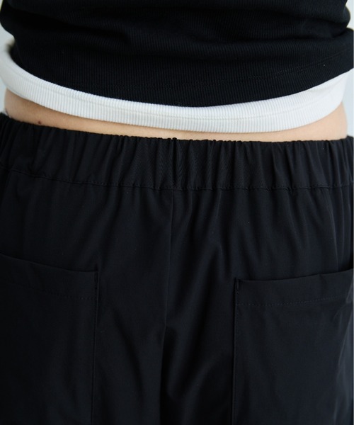 DRWCYS（ドロシーズ）の「【接触冷感/UVカット】タックコクーンパンツ（その他パンツ・レディース・チャコールグレー/ブラック・FREE）」の4枚目の写真
