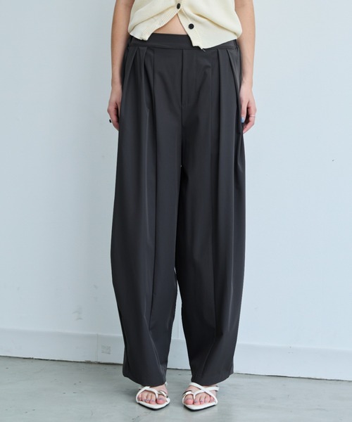 DRWCYS（ドロシーズ）の「【接触冷感/UVカット】タックコクーンパンツ（その他パンツ・レディース・チャコールグレー/ブラック・FREE）」の16枚目の写真